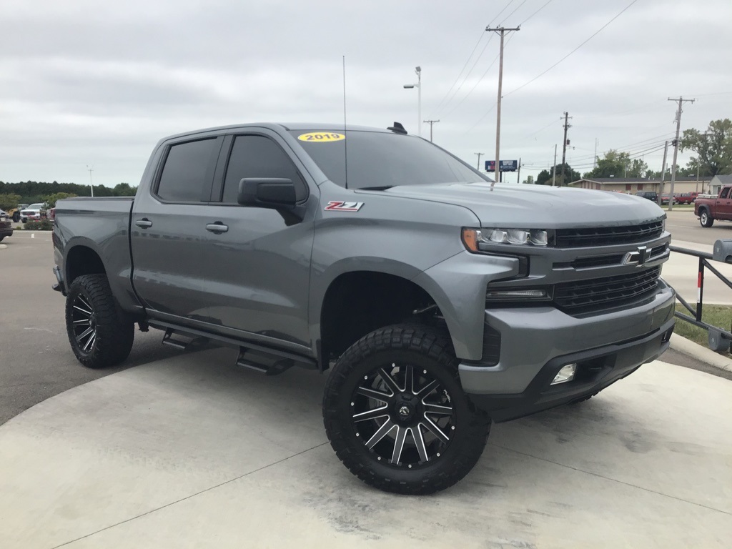 Pre-owned 2019 Chevrolet Silverado 1500 Rst Lifted Truck 4d Crew Cab In 